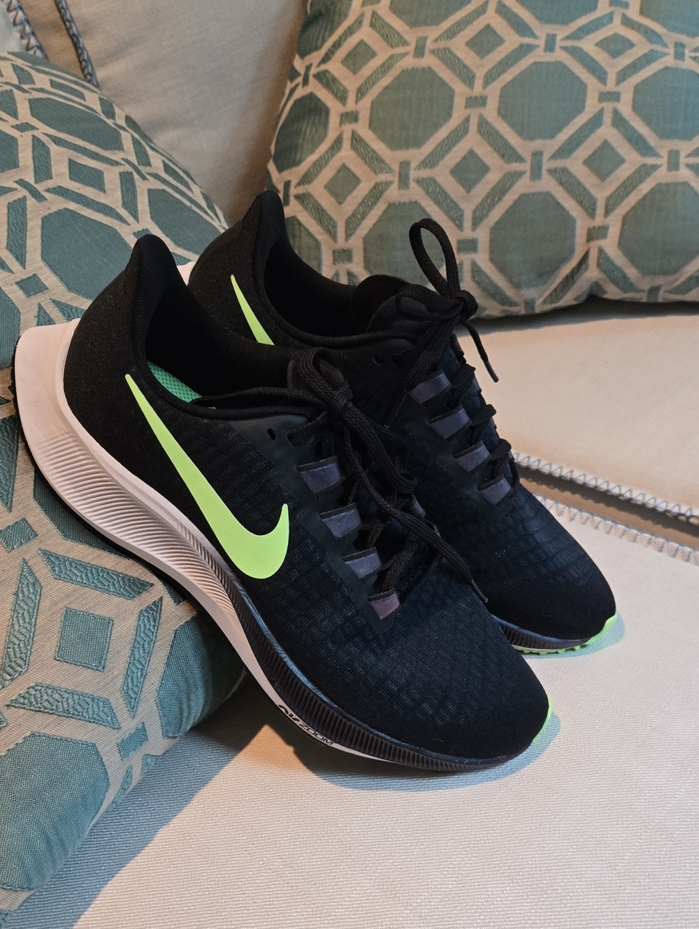 Nike Women's Black And Navy Pegasus Air Zoom with Neon Green Swoosh